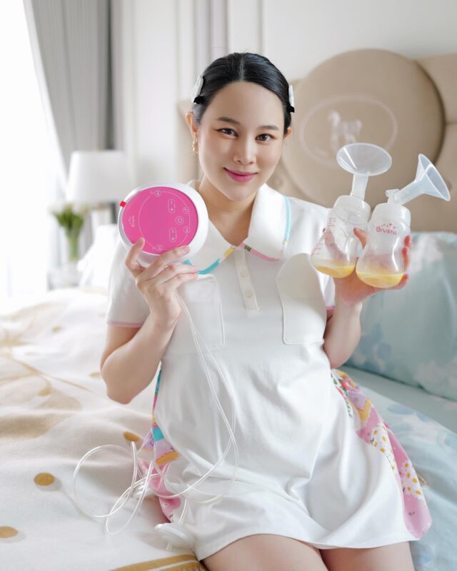 mom using Brusta breast pump